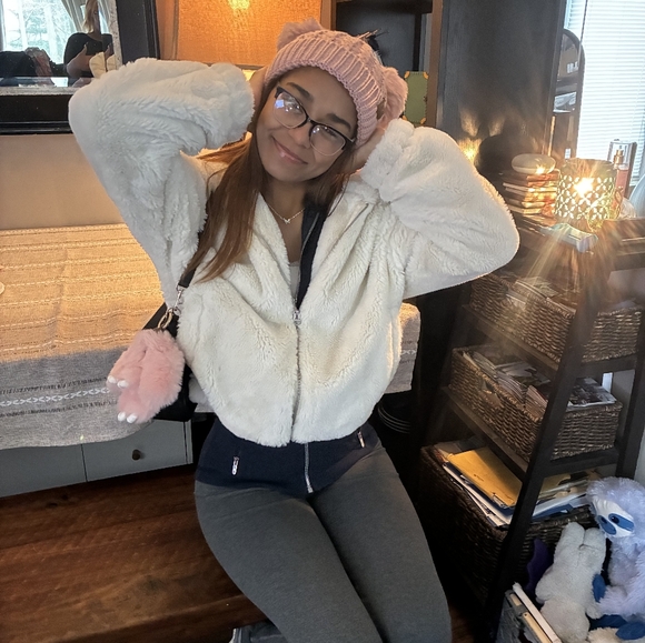 🎉 Like to be Notified of Live Shows & to Save my closet 🥳 - Picture 3 of 4